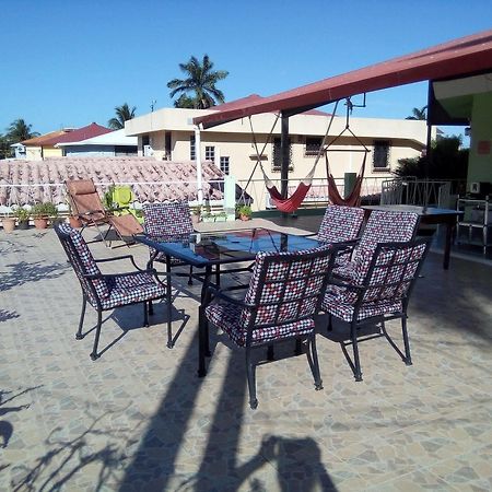 The Red Hut Inn Belize City Exterior foto