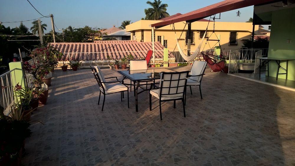 The Red Hut Inn Belize City Exterior foto