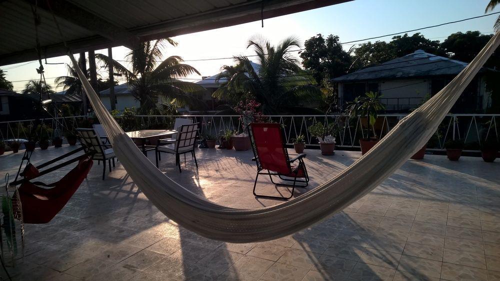 The Red Hut Inn Belize City Exterior foto