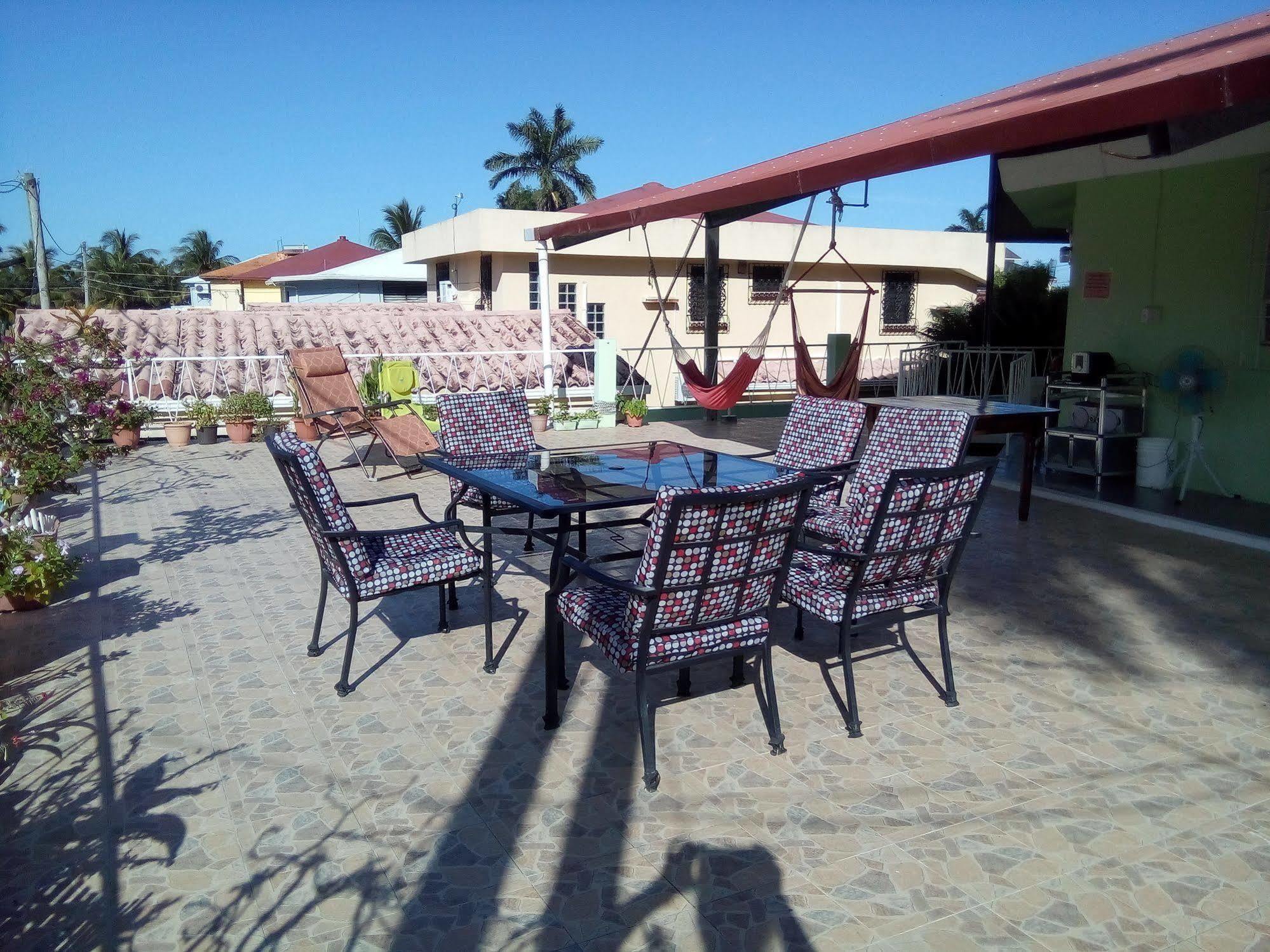 The Red Hut Inn Belize City Exterior foto
