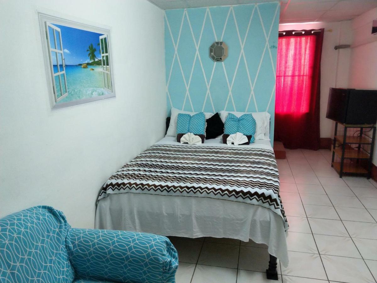The Red Hut Inn Belize City Exterior foto