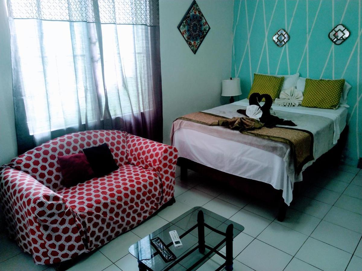 The Red Hut Inn Belize City Exterior foto